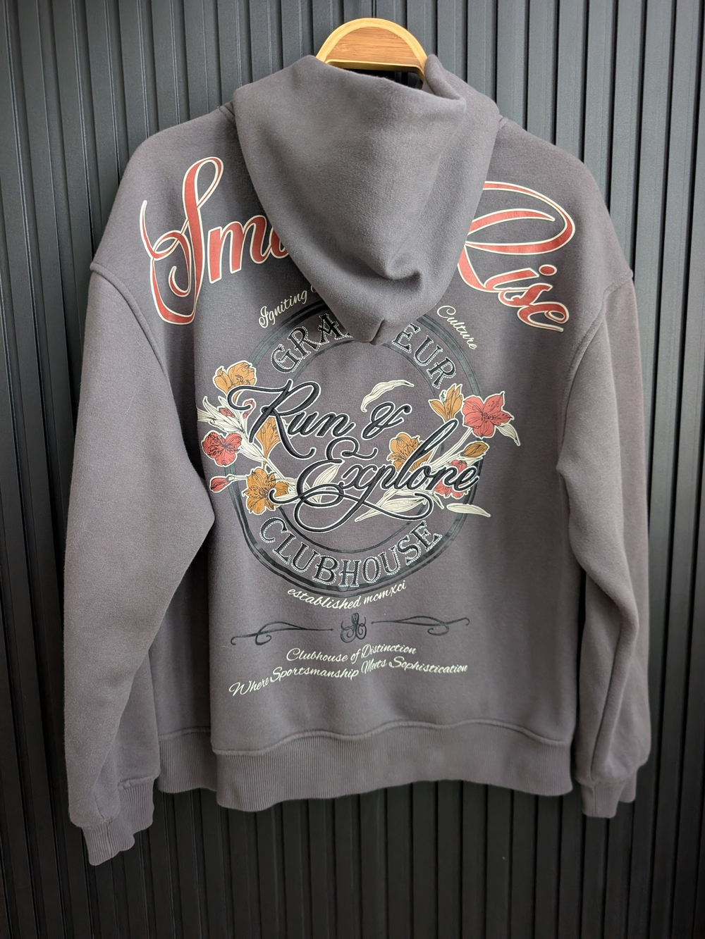 Smoke Rise Run & Explore Grandeur Clubhouse Hoodie Size L - Picture 2 of 11